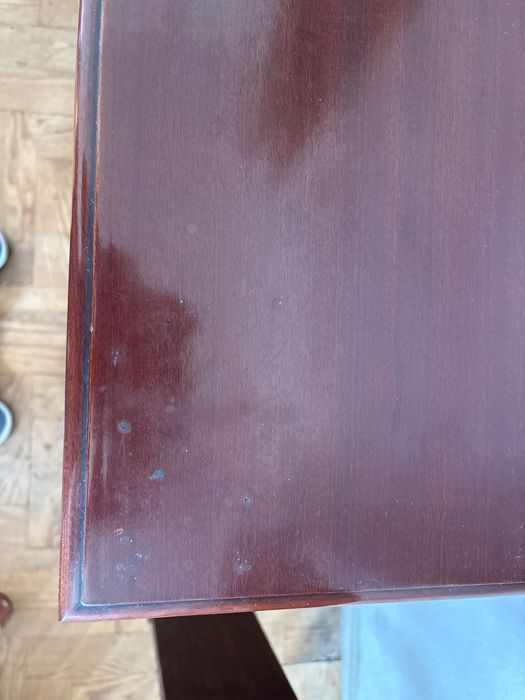 Mesa de cabeceira com 4 gavetas