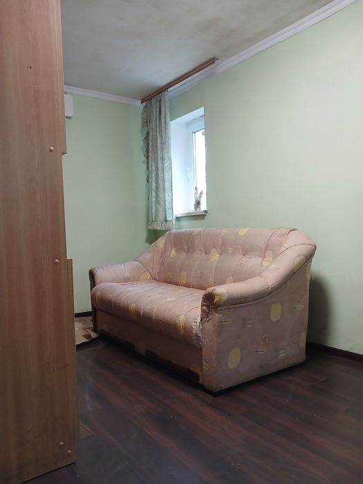 Оренда півбудинка окремий вхід 1 поверх.Загальний двір.