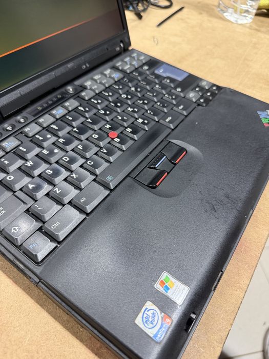 Lenovo Thinkpad T30, Pentium4 2Ghz, 256Mb Ram, Funcional