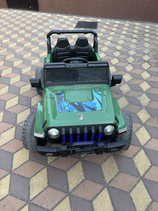 Продам дитячий електромобіль машина