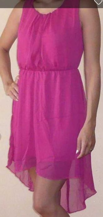 Vestido curto rosa assimétrico