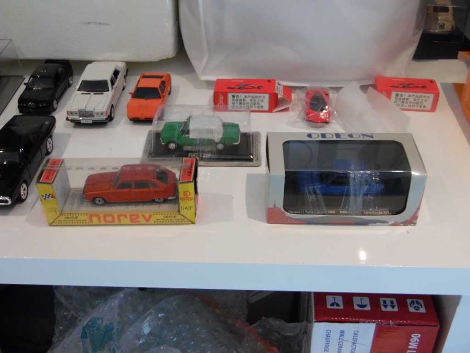 sortido miniaturas de carros a estrear