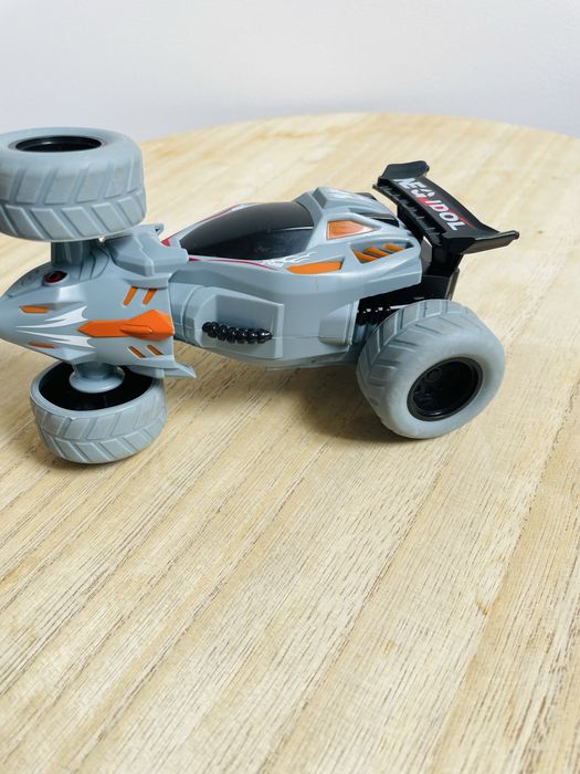 Auto akrobata obrót 360 stopni