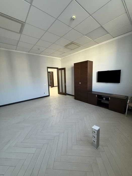 Центр. Шота руставелі. 142 м². Офіс з ремонтом