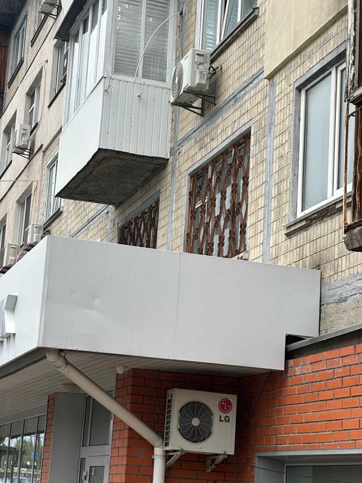 Однакомнатная Пр. Воскресенський 32 срочно продам