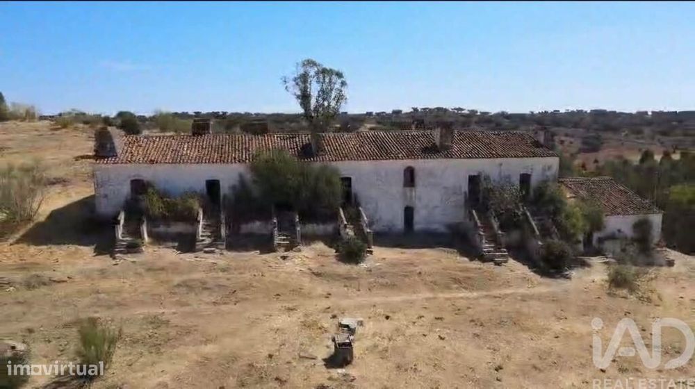Propriedade em Alandroal, São Brás dos Matos e Juromenha de 1200 m2