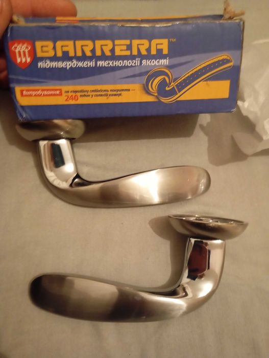 Продам дверную ручку