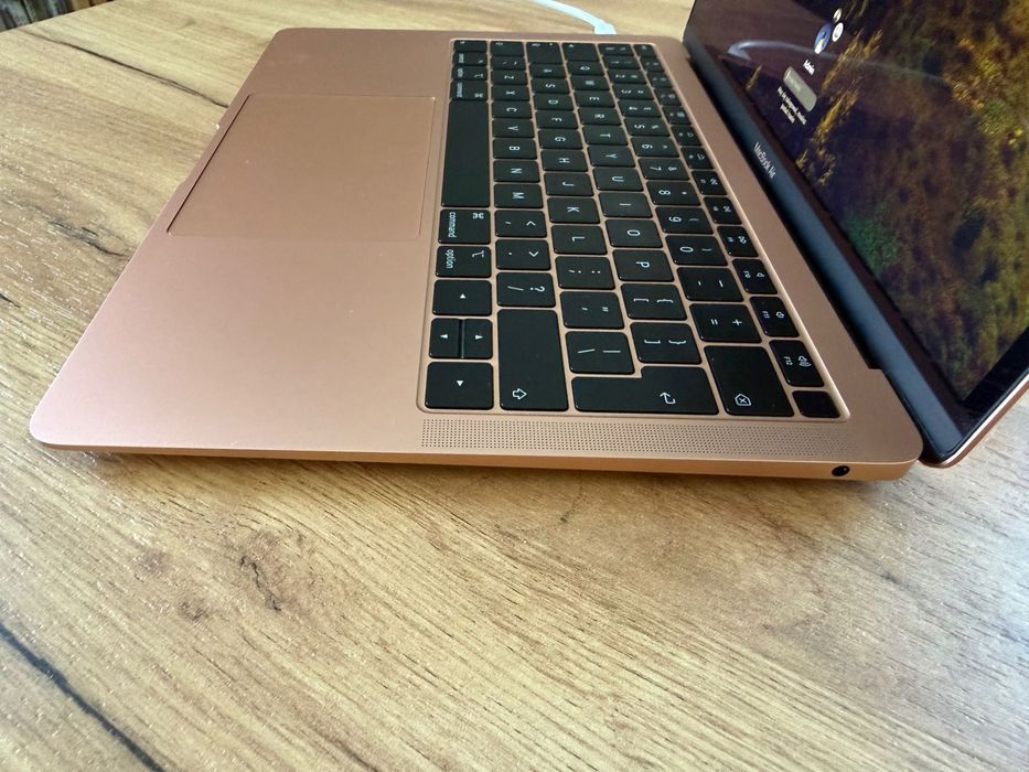 MacBook Air 2018 złoty róż - stan jak nowy