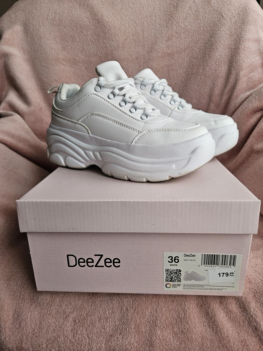Białe buty deezee
