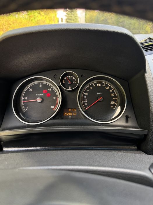 Продається автомобіль Опель ZAFIRA B