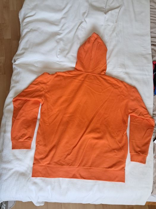 Pomarańczowa bluza z kapturem