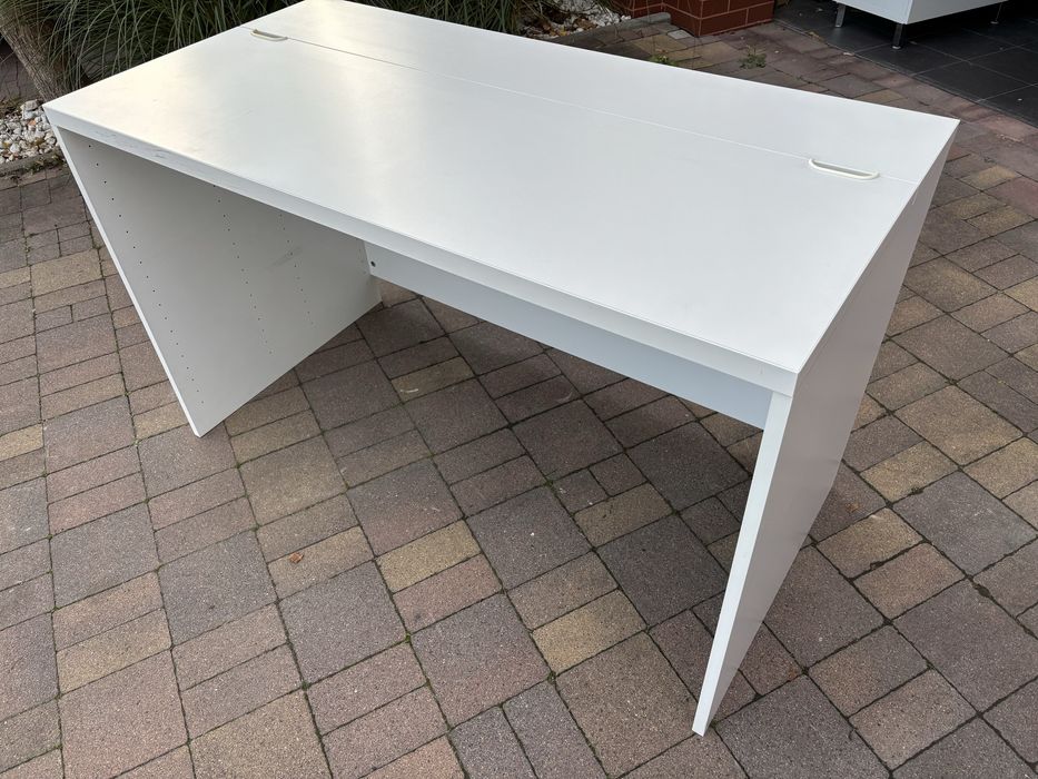 biurko Ikea besta + krzesło obrotowe granatowe Agata meble