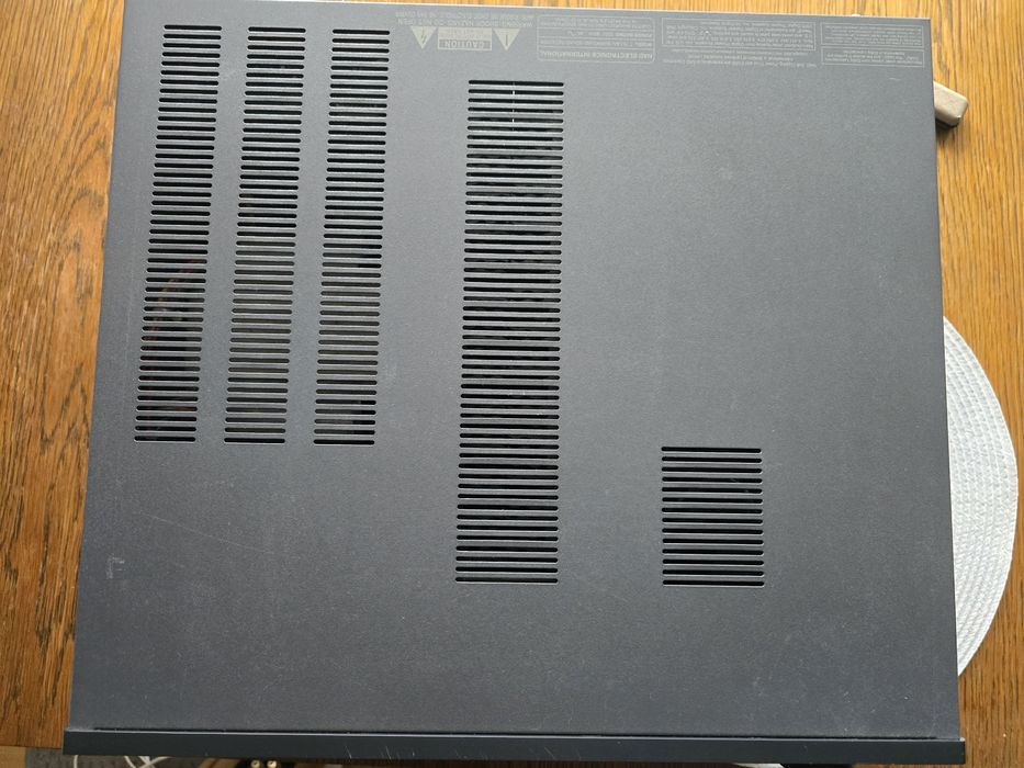 Amplituner kina domowego NAD T 753