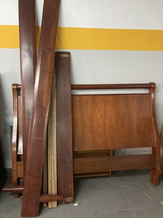 Comoda, mesas de cabeceira e cama em cerejeira