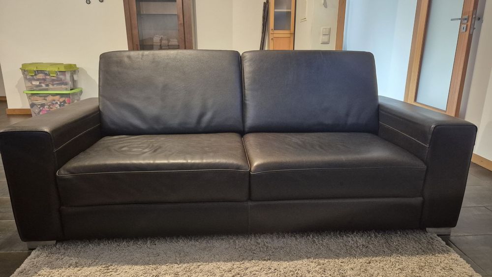 Sofá em pele genuína castanha da marca Agol