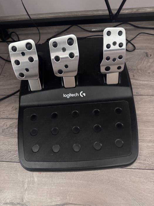 Sprzedam kierownice i pedaly Logitech g29