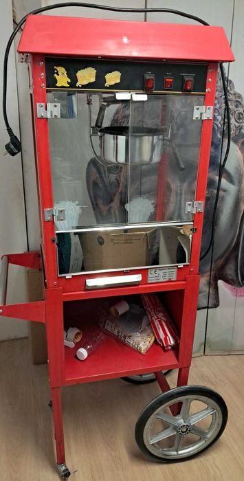 Máquina de pipocas com carrinho