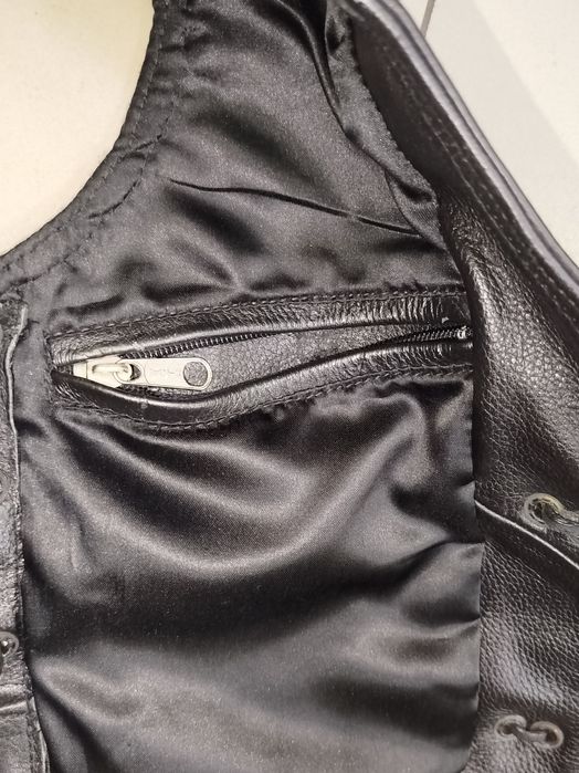 Жилет  кожаный мото жилет р. XS.