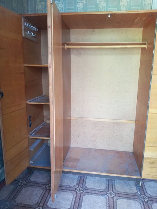 Продам плательний шкаф