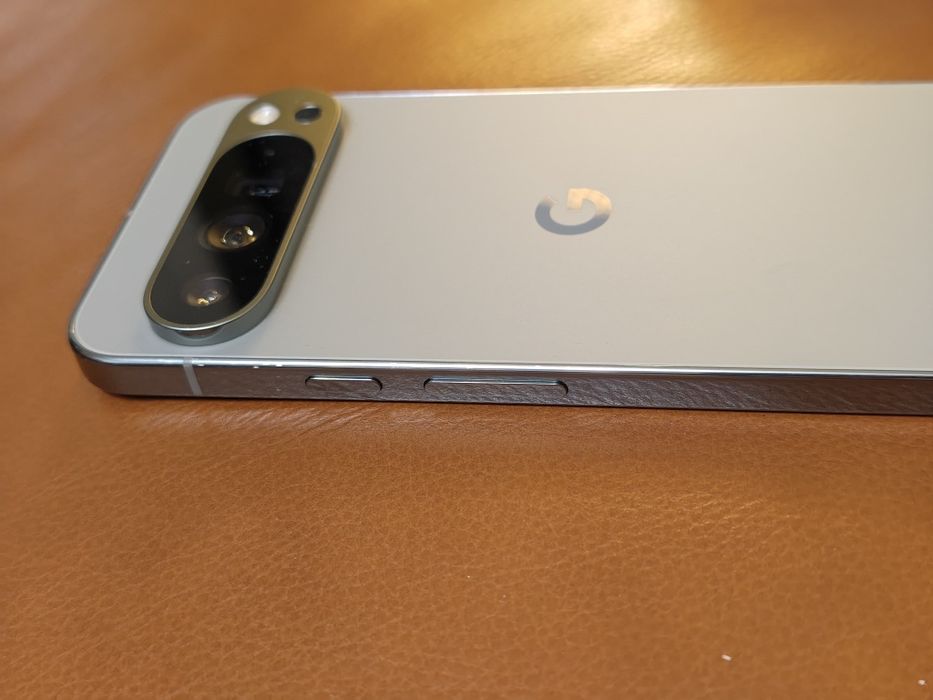 Google Pixel 9 Pro XL 128 GB szary – stan bardzo dobry, etui gratis