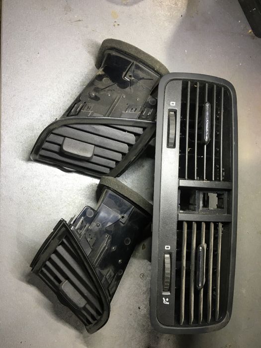 воздуховод подлокотника, в торпедо шкода Октавия, Суперб, Гольф…