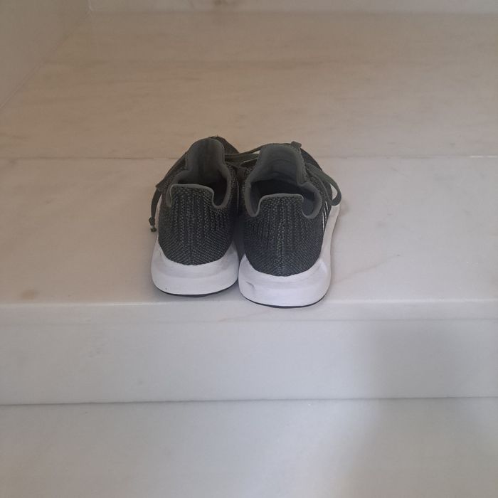 Tenis Adidas verde escuro
