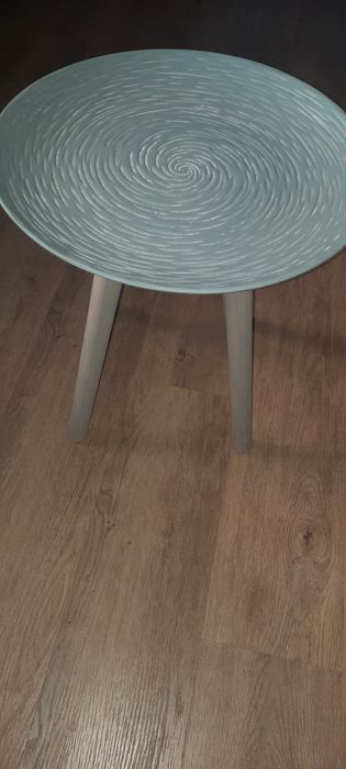 Mesa auxiliar cinza