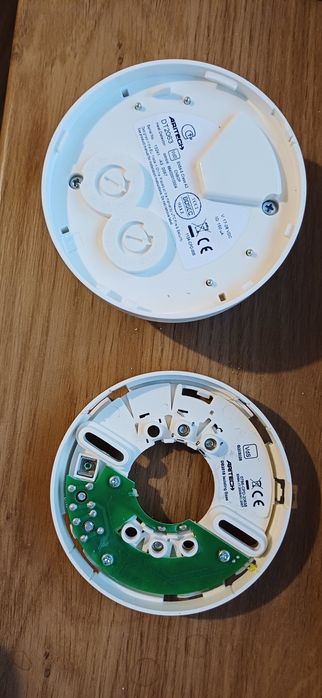 Czujka  termiczna Aritech DT 2063 plus gniazdo DB 2016