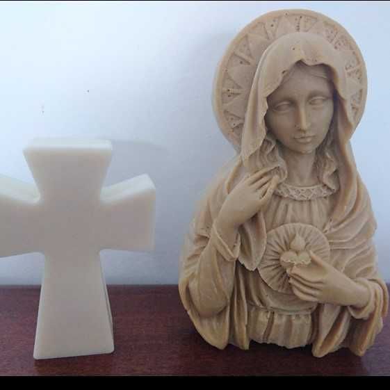 velas figurativas e objetos de uso em cera