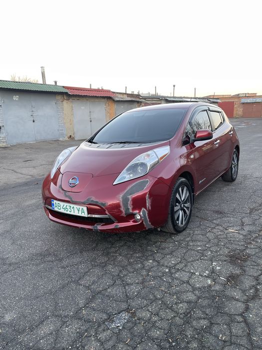 Автомобіль Nissan Leaf 2014 року