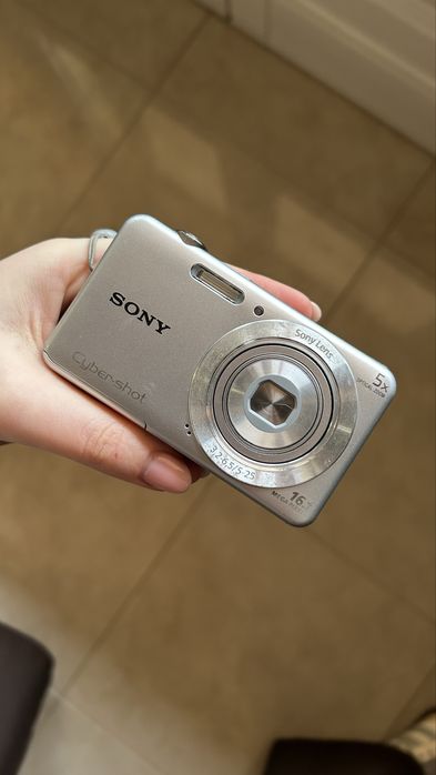 Sony Cybershot DSC-W710