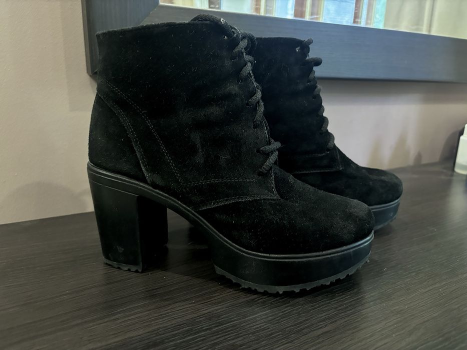 Замшевые ботинки 23,5 см