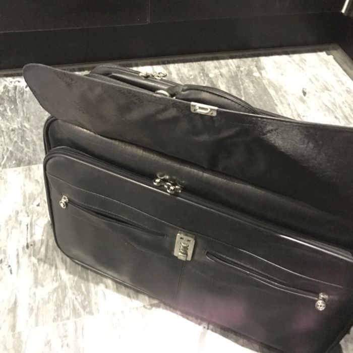 Mala de viagem vintage com trolley oculto
