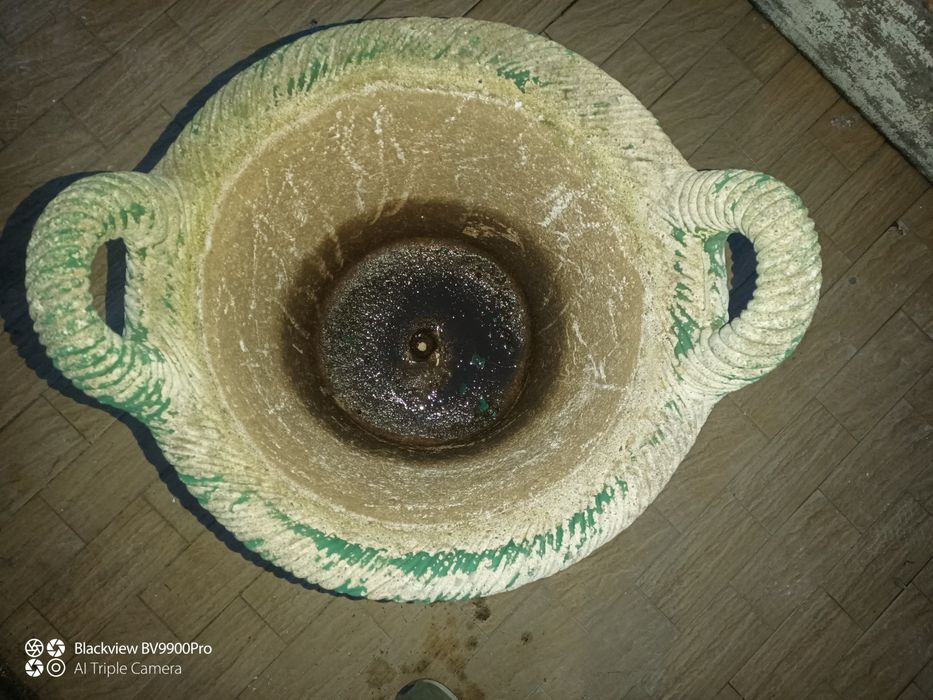 Floreira interessante esta só pela sua beleza