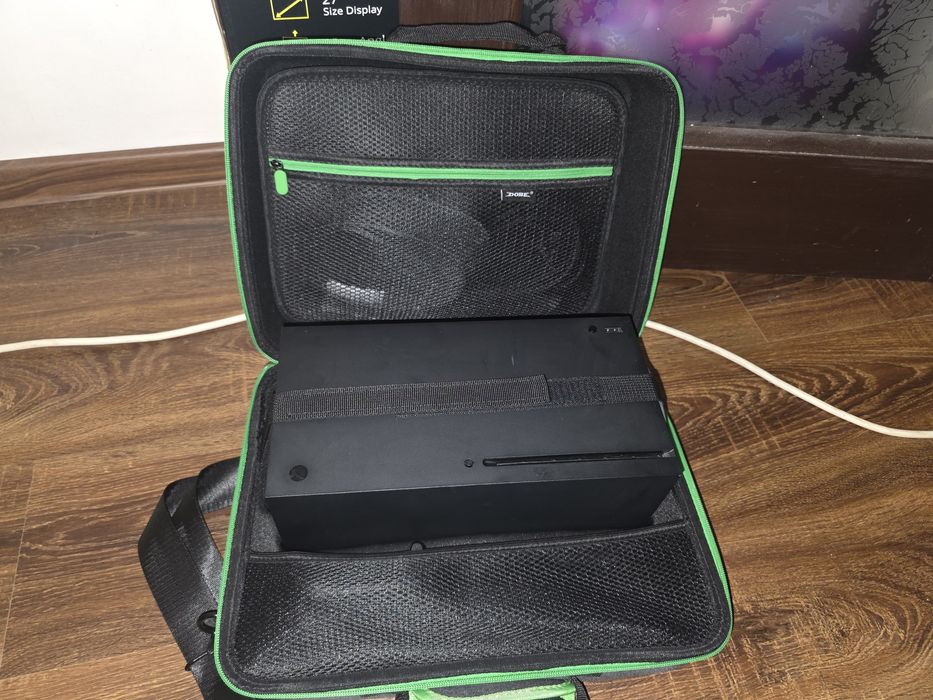 Xbox Series X (287 год гри) + Кейс + Док-станція з АКБ. Повний комплек