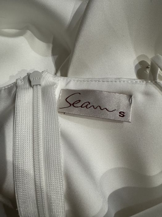 Біла вечірня сукня максі