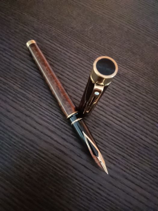 Caneta de aparo Sheaffer laca castanha aparo em ouro