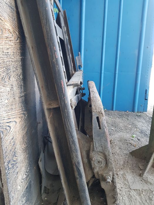 Продам сідло на тягач в комплекті з підрамником регульоване по довжині