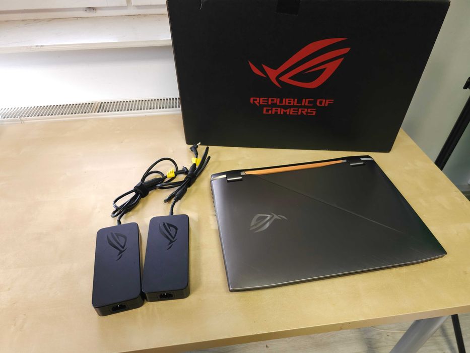 ASUS ROG G703GX Laptop 17” RTX2080 i7-8750H 64GB RAM 144Hz IPS - F.VAT