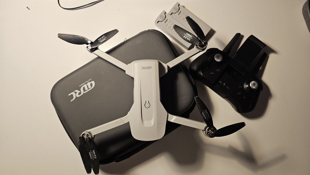 Dron 4drc f8.  Kamera 4k