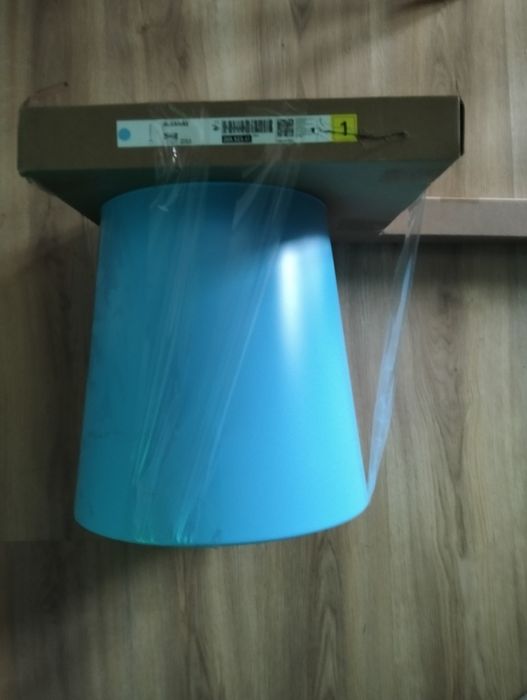 Bengaleiro novo com suporte para guarda chuva.