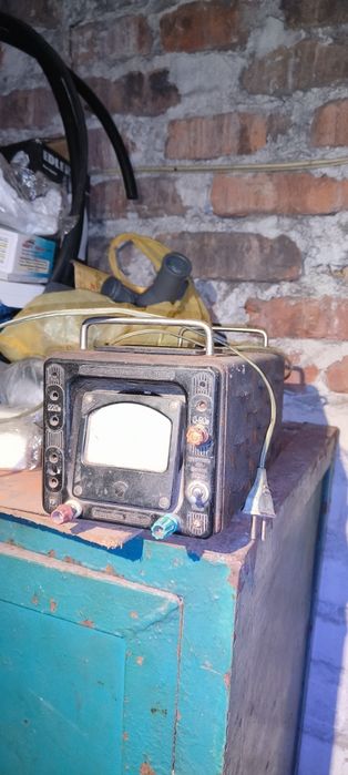 Автомобильные зарядное устройство с регулятором напряжения 700гр.