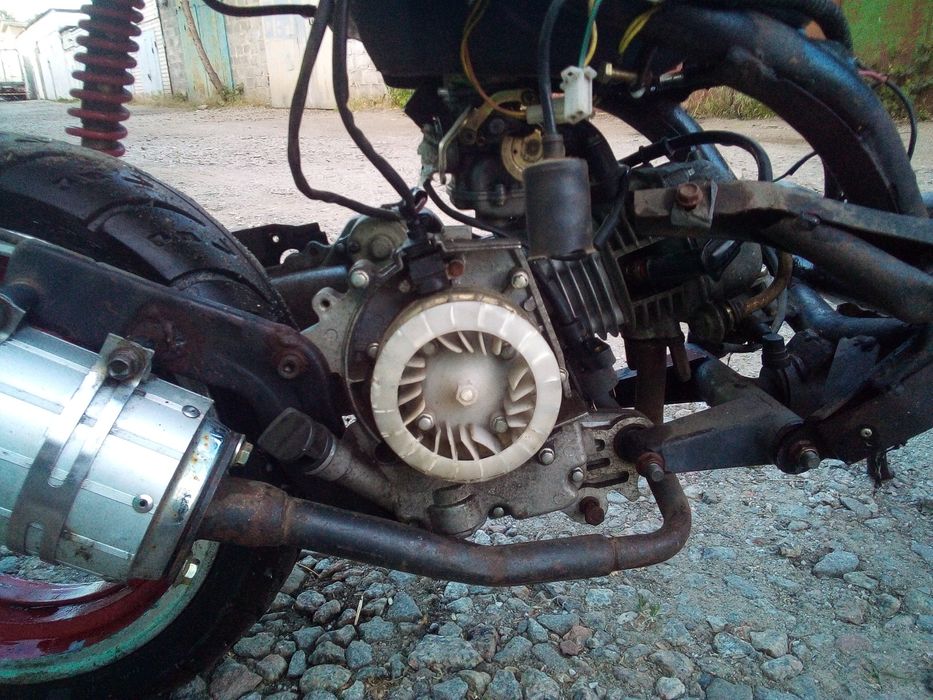 продам скутер Китайский в таком виде как на снимках всё что имеется