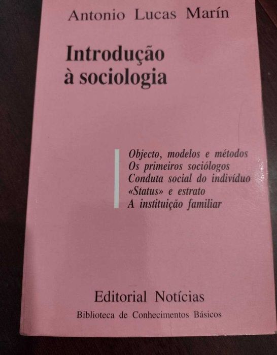 Introdução à Sociologia - António Lucas Marín