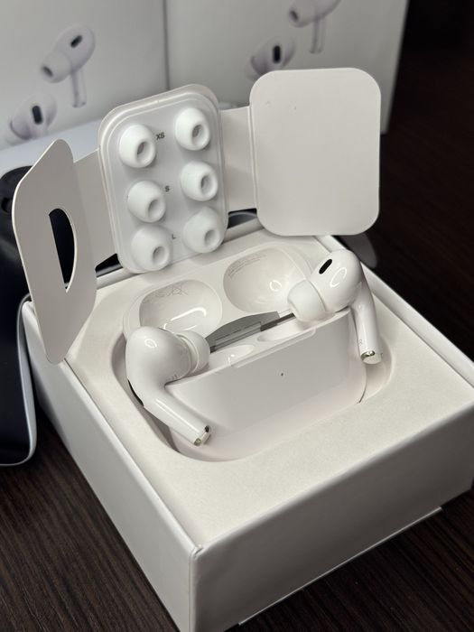 Apple AirPods Pro 2 Gen - навушники з шумозаглушенням та режимом просторового аудіо