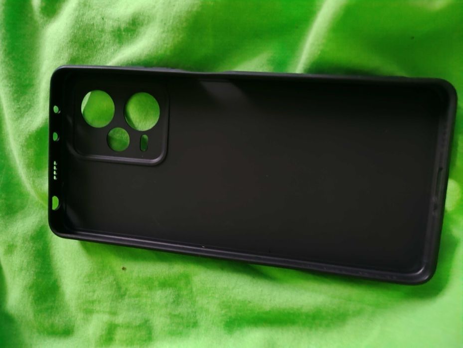 Etui czarne na telefon