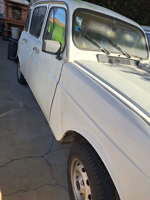 2 unidades Renault's 4L  brancas