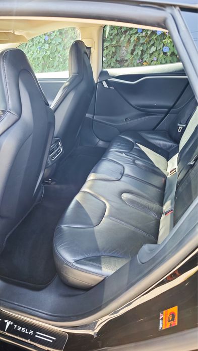 Tesla Model S85 free supercharger