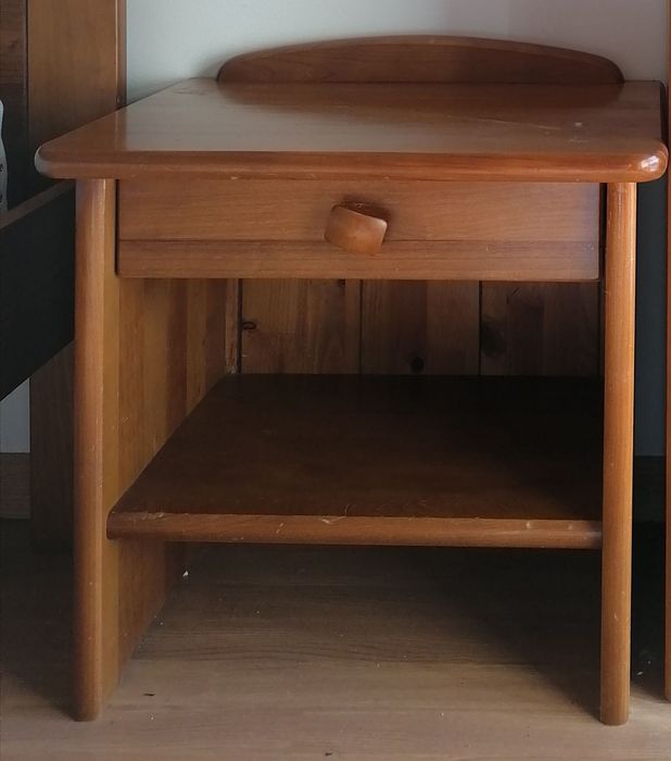 Mesa de cabeceira Cerne