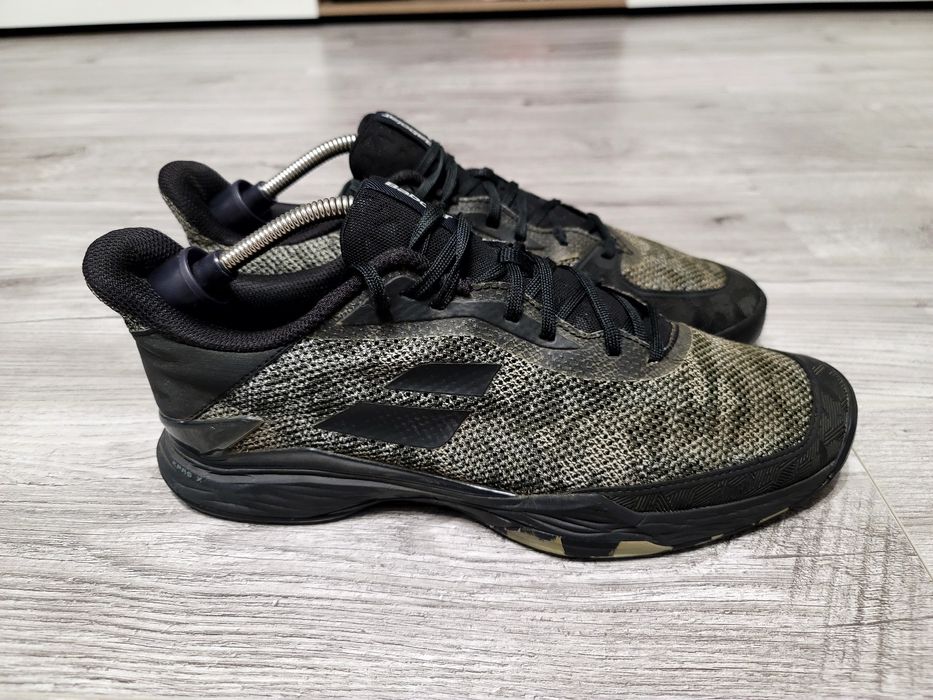 Продам фірмові кросівки Babolat jet tere